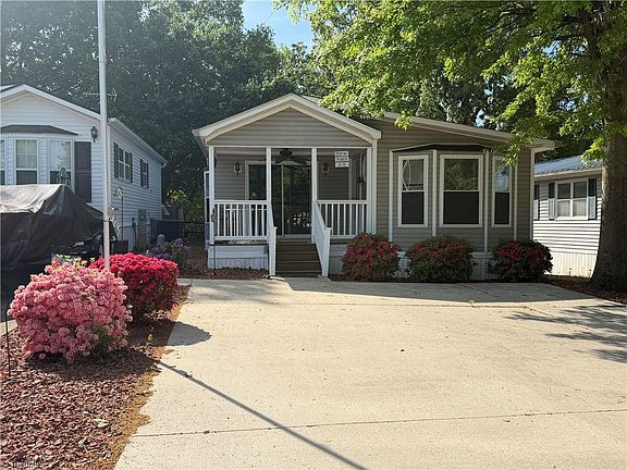 2nd image of 129 Club House Dr