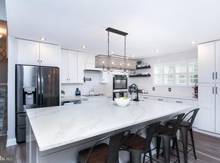 8736 Old Line Rd, Philadelphia, PA 19128