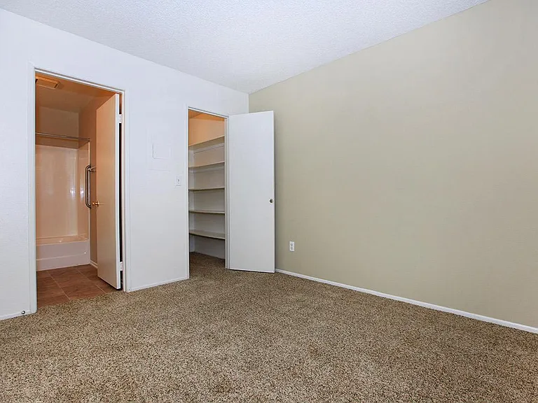 COMFORTABLE BEDROOM