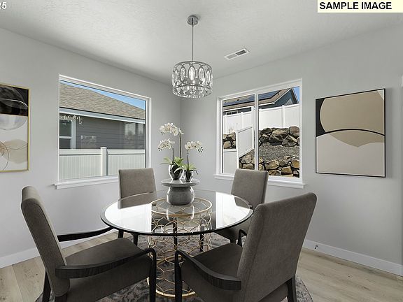 Dining Area>
