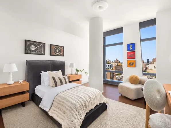 35 West 15th Street image 13 of 15