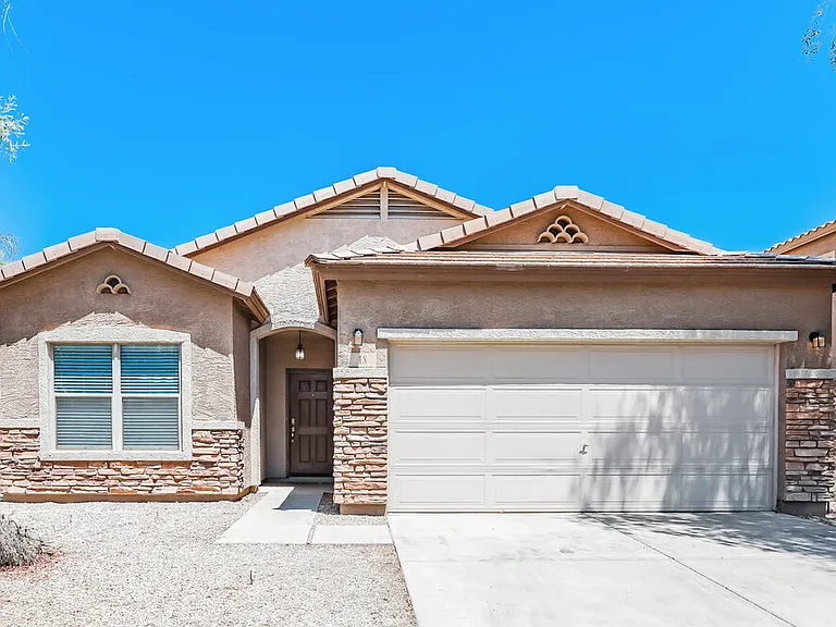 18 W Saddle Way — Photo 1