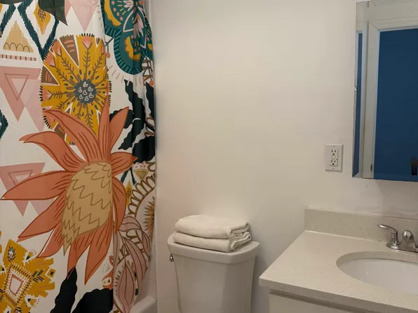 3626 Bayview Avenue image 14 of 32