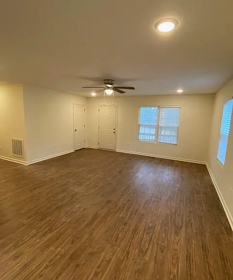 160 Spring Garden Cir — Photo 3