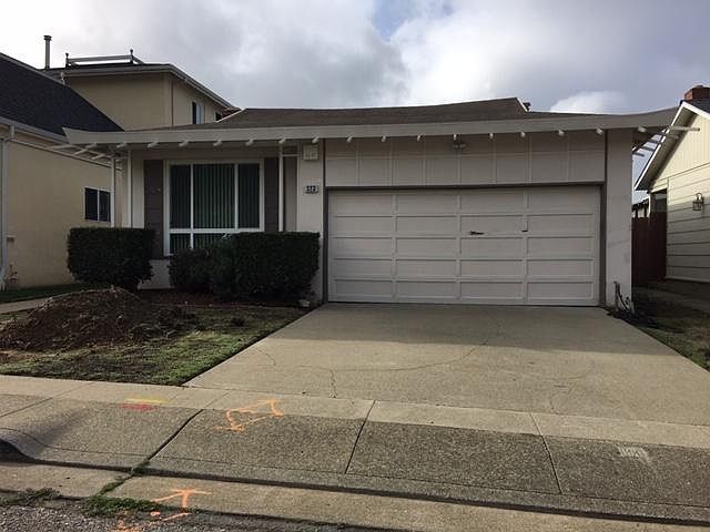 1st image of 323 Forest Park Ct