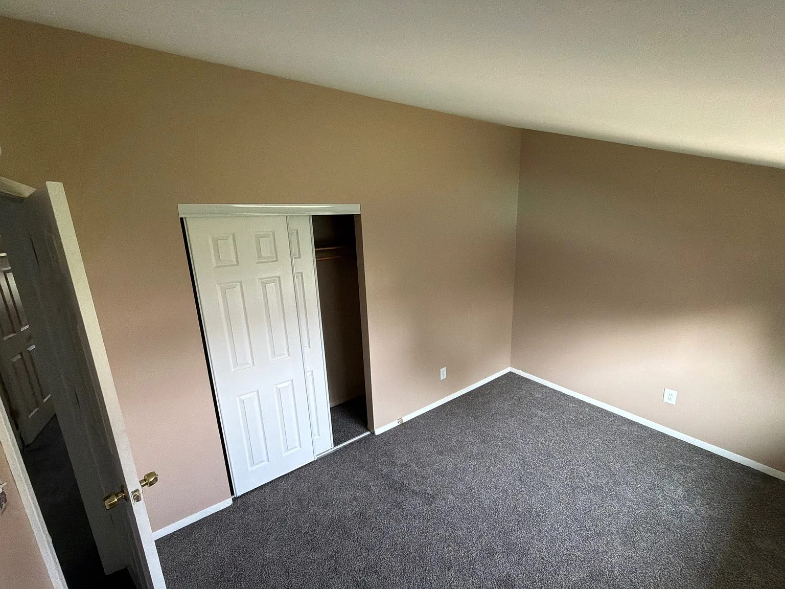3 bed, 1200 sqft, $1,400 — Photo 4