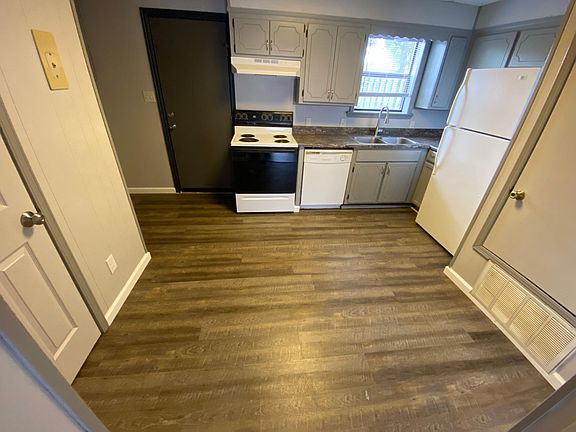 4th image of 2607 W C St #2607