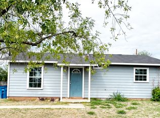 501 CORLEY DR, Devine, TX 78016