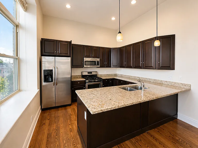 1470 W Carmen Ave #204 — Photo 2