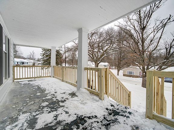 3rd image of 207 Forest Dr