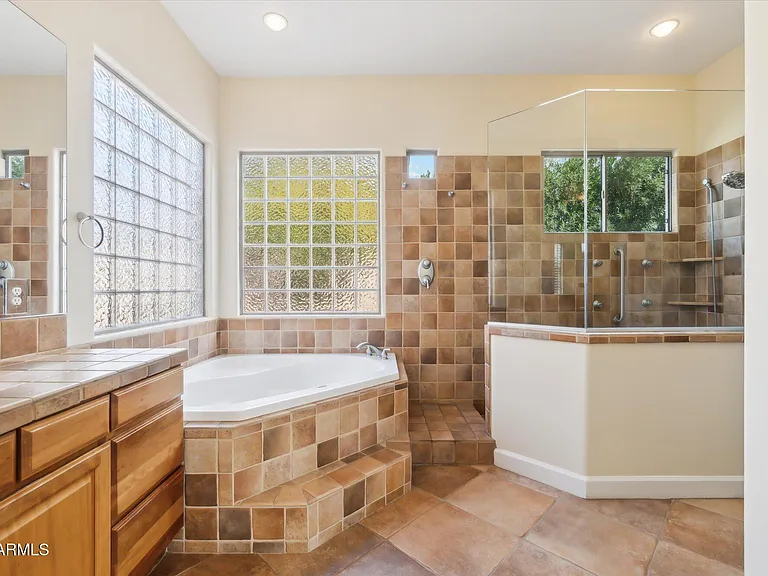 8451 E High Point Dr — Photo 18
