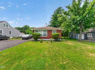 9 Fairlawn Ave, Rensselaer, NY 12144