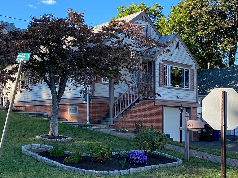 272 Castle Ave — Photo 2