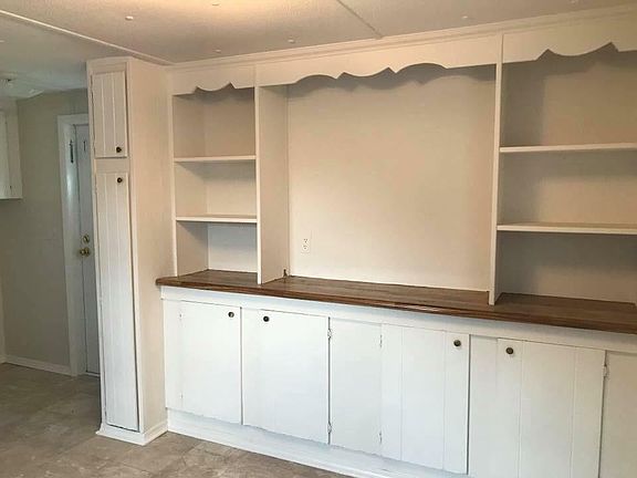 5th image of 6724 Camelot Dr