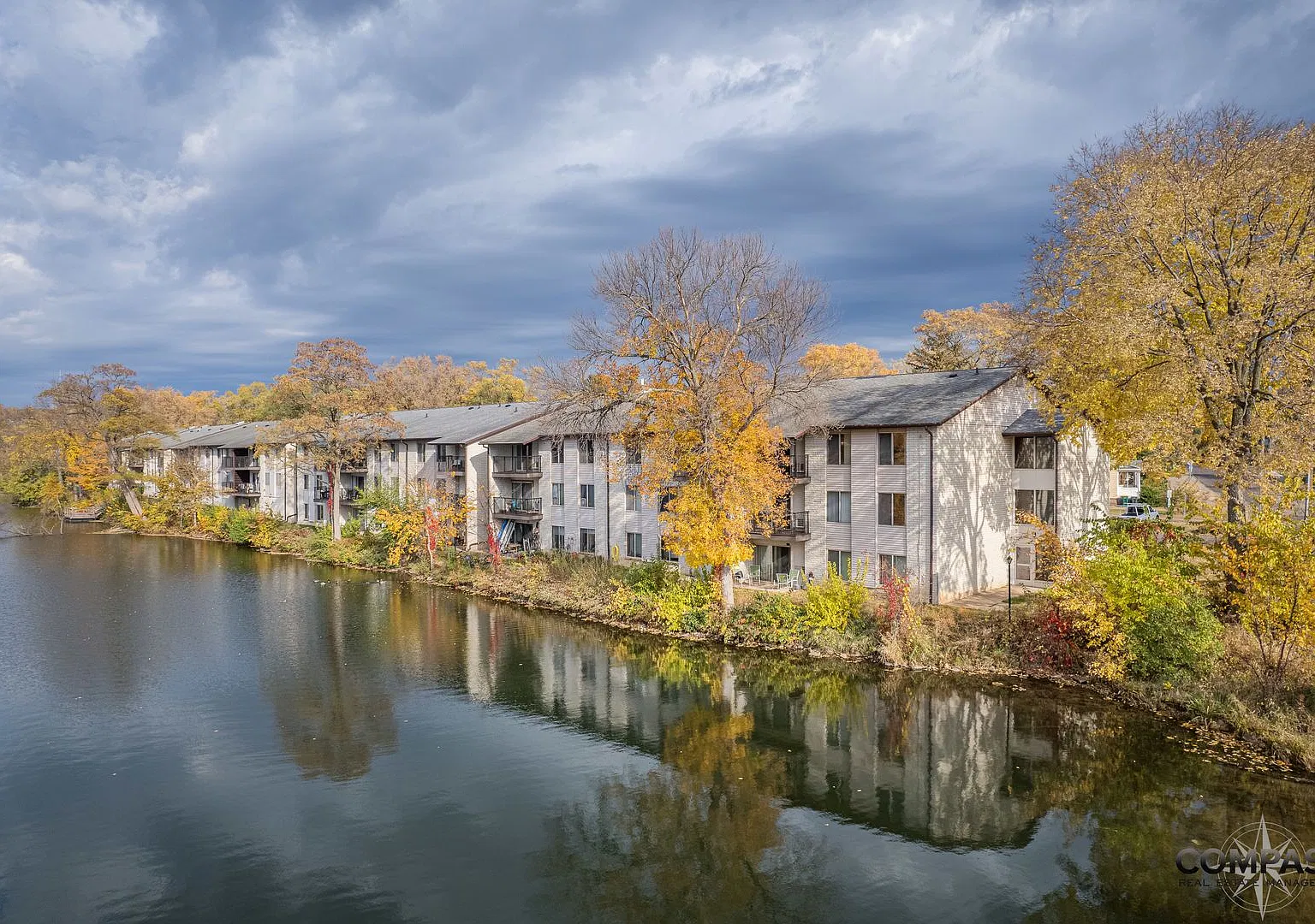 Half Moon Lake Apartments — Photo 1