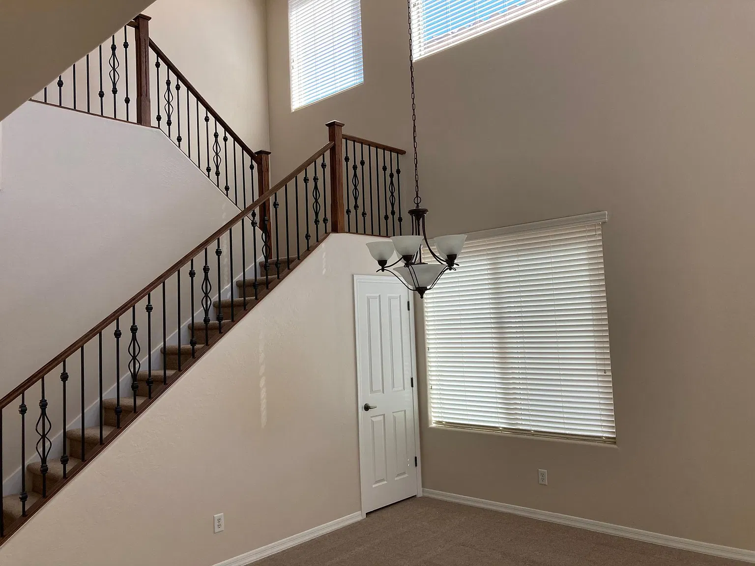 4 bed, 2212 sqft, $2,600 — Photo 3