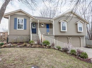 1420 NW Yankee Dr, Blue Springs, MO 64015