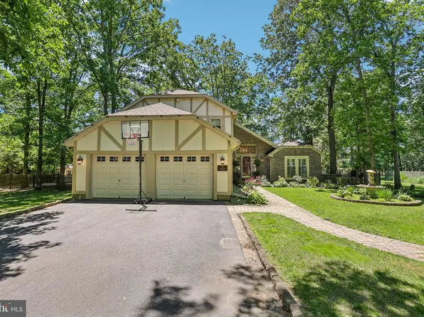 10 Winfield Dr, Berlin, NJ 08009
