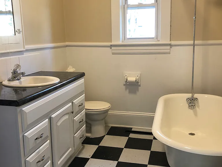112 N Bruffey St — Photo 14