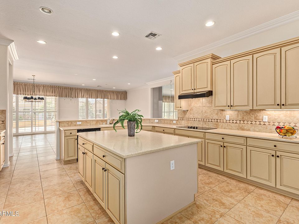 2nd image of 13527 W FIGUEROA Drive