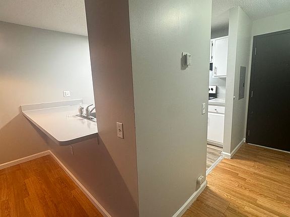 3rd image of 10 Grand St APT 104
