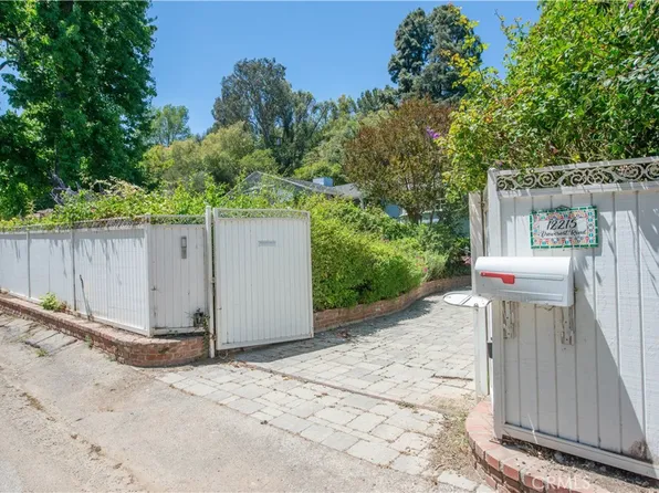 12215 Viewcrest Rd, Studio City, CA 91604