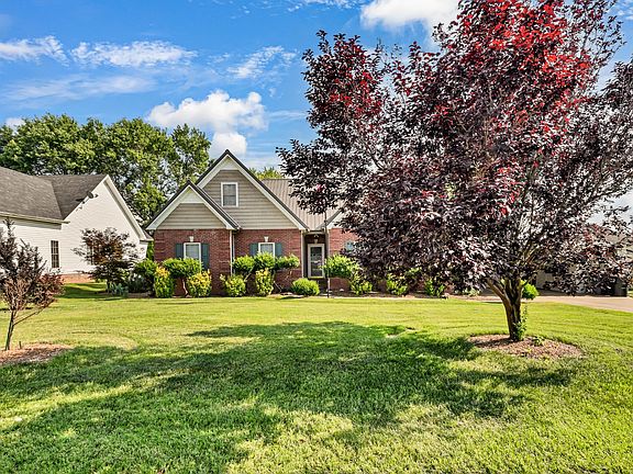 4th image of 794 Parade Ct