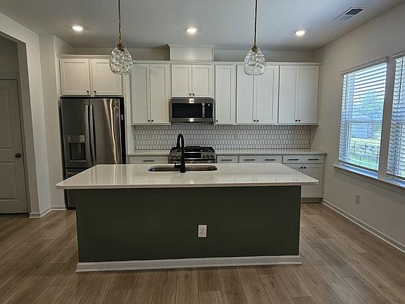 4th image of 214 Dreamweaver Ct