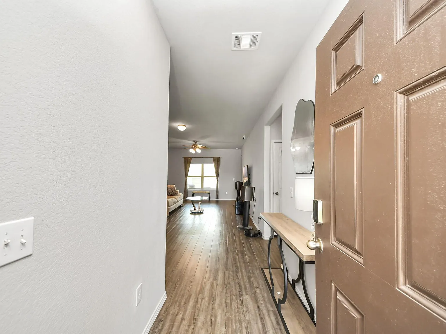 3 bed, 2.0 bath, 1699 sqft, $2,150 — Photo 2