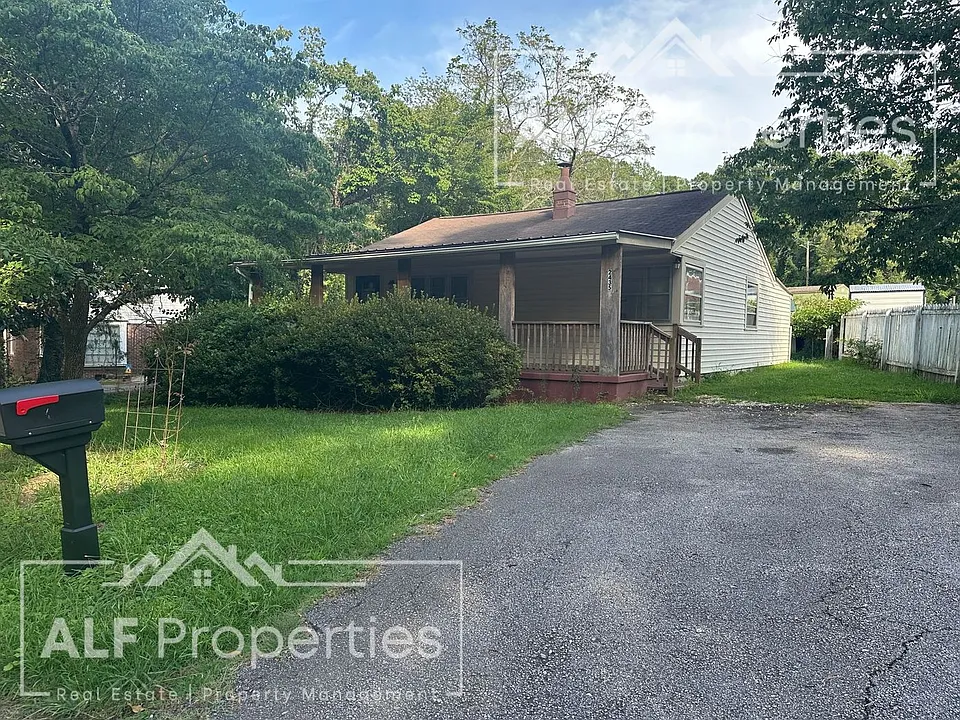 2435 Westover Dr