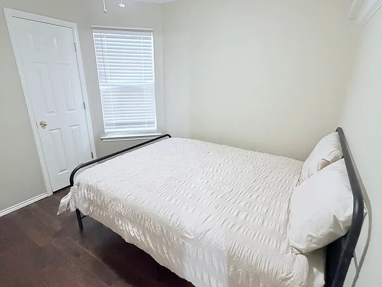 8716 Cornell Ave — Photo 6