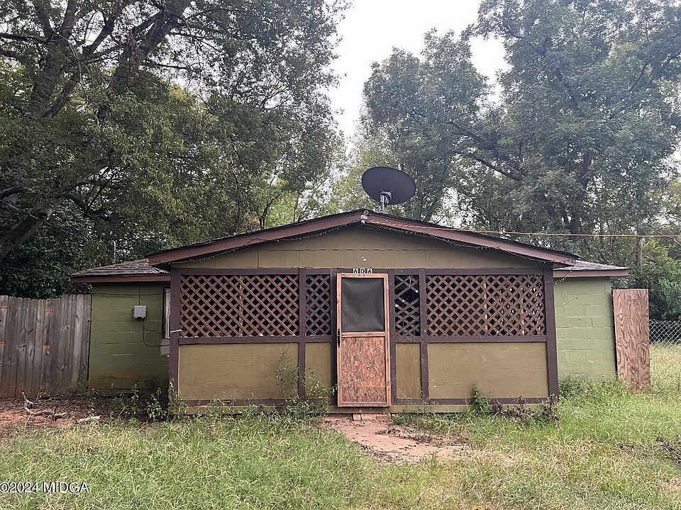 2nd image of 606 Carmen Pl