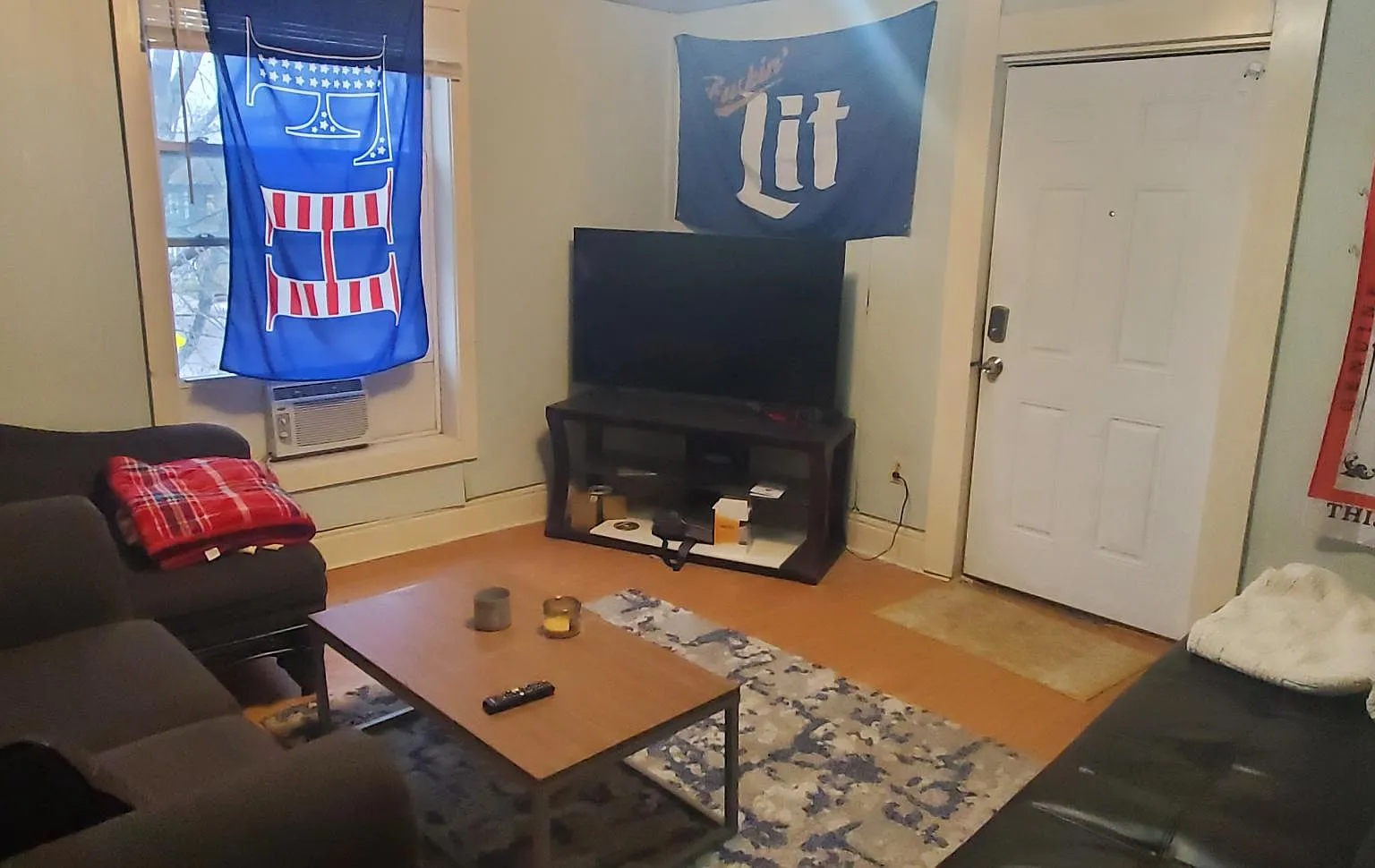 3 bed, 1364 sqft, $2,385 — Photo 1
