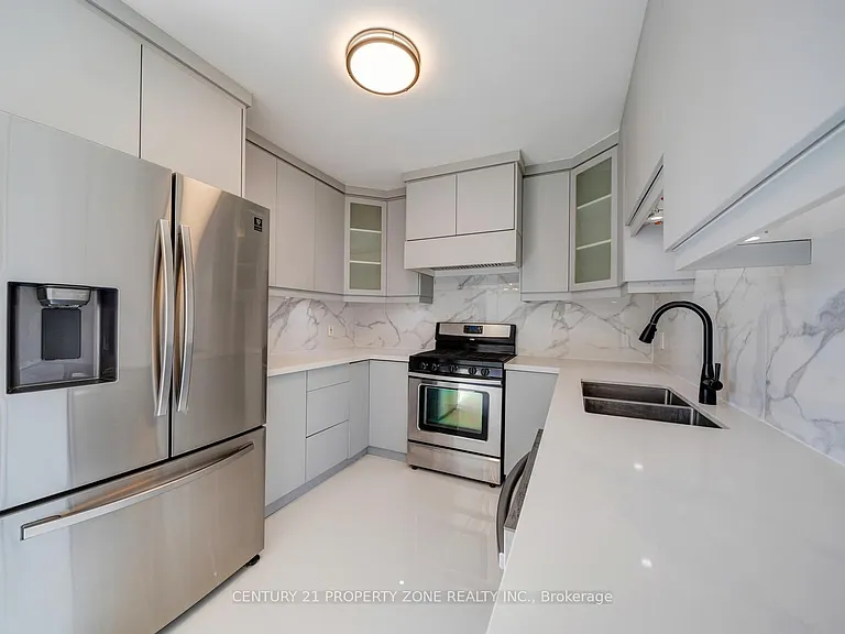 203 Toynbee Trl — Photo 19