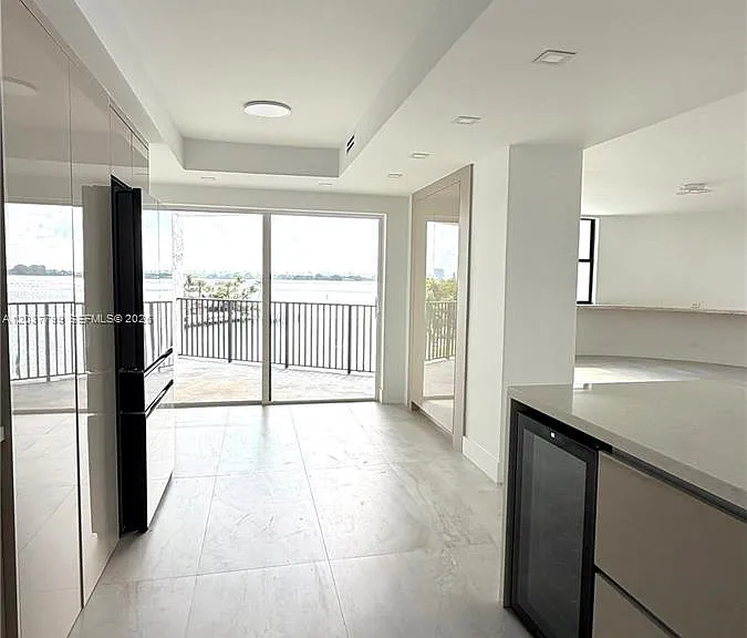 1800 NE 114th St #604 — Photo 2