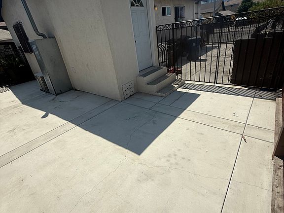 4th image of 1617 E 70th St