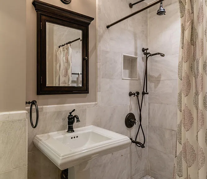 636 G St SE #2 — Photo 8