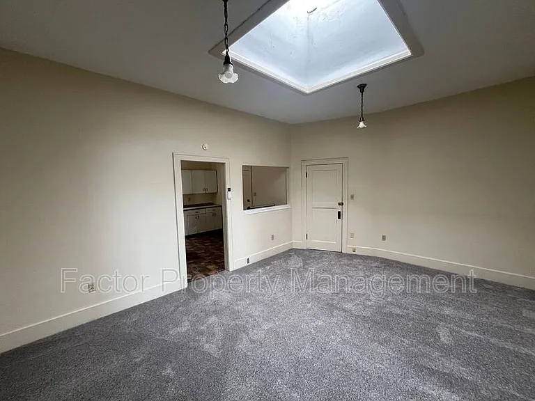201 1/2 S Minnesota Ave #4 — Photo 8