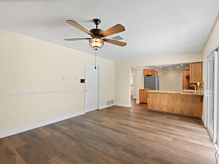 2226 Paloma Ave — Photo 7