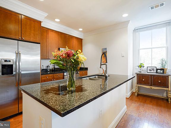 4th image of 1115 Cameron St Unit 312