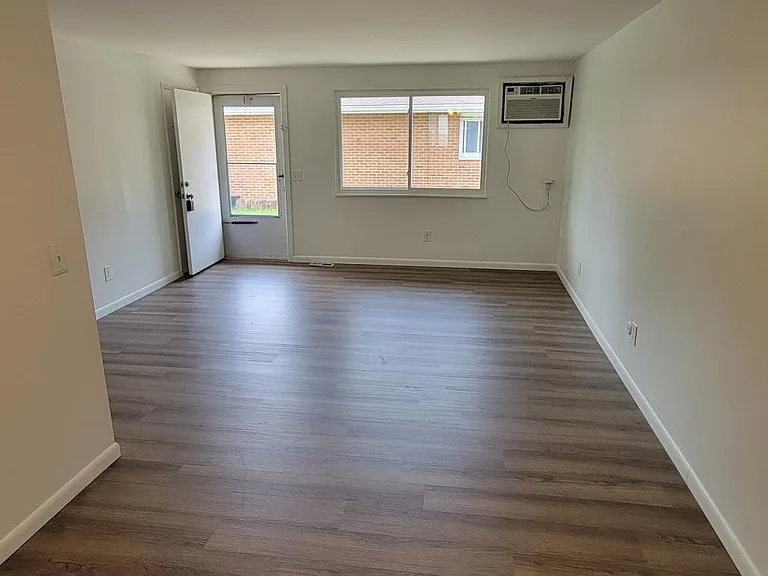 1527 Miami Ave — Photo 3