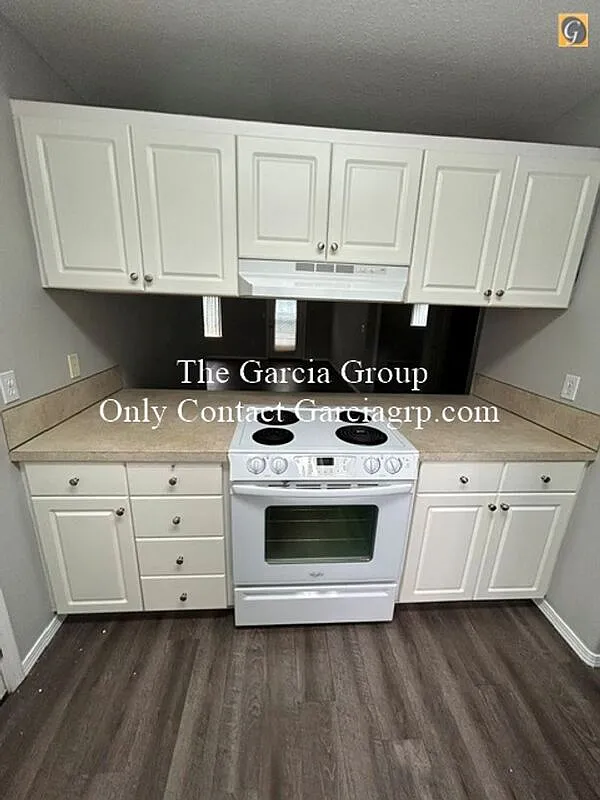 2 bed, 2.0 bath, 1170 sqft, $1,995 — Photo 2