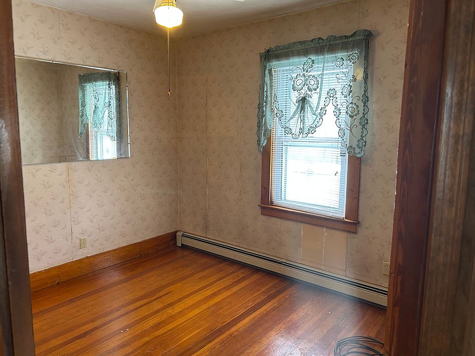 1st image of 121 Hope St #1