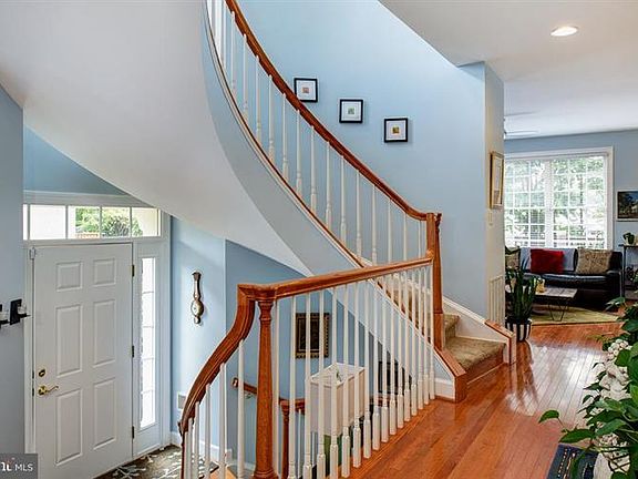 4th image of 127 Herndon Mill Cir