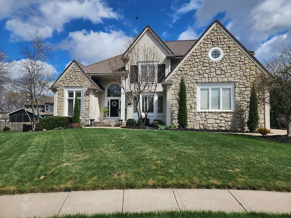 12713 Maple St, Overland Park, KS 66209