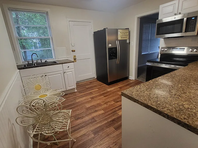 4015 Lakewood Dr — Photo 4