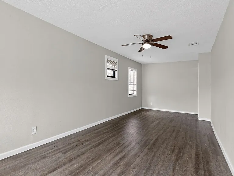 315 Acacia St — Photo 7