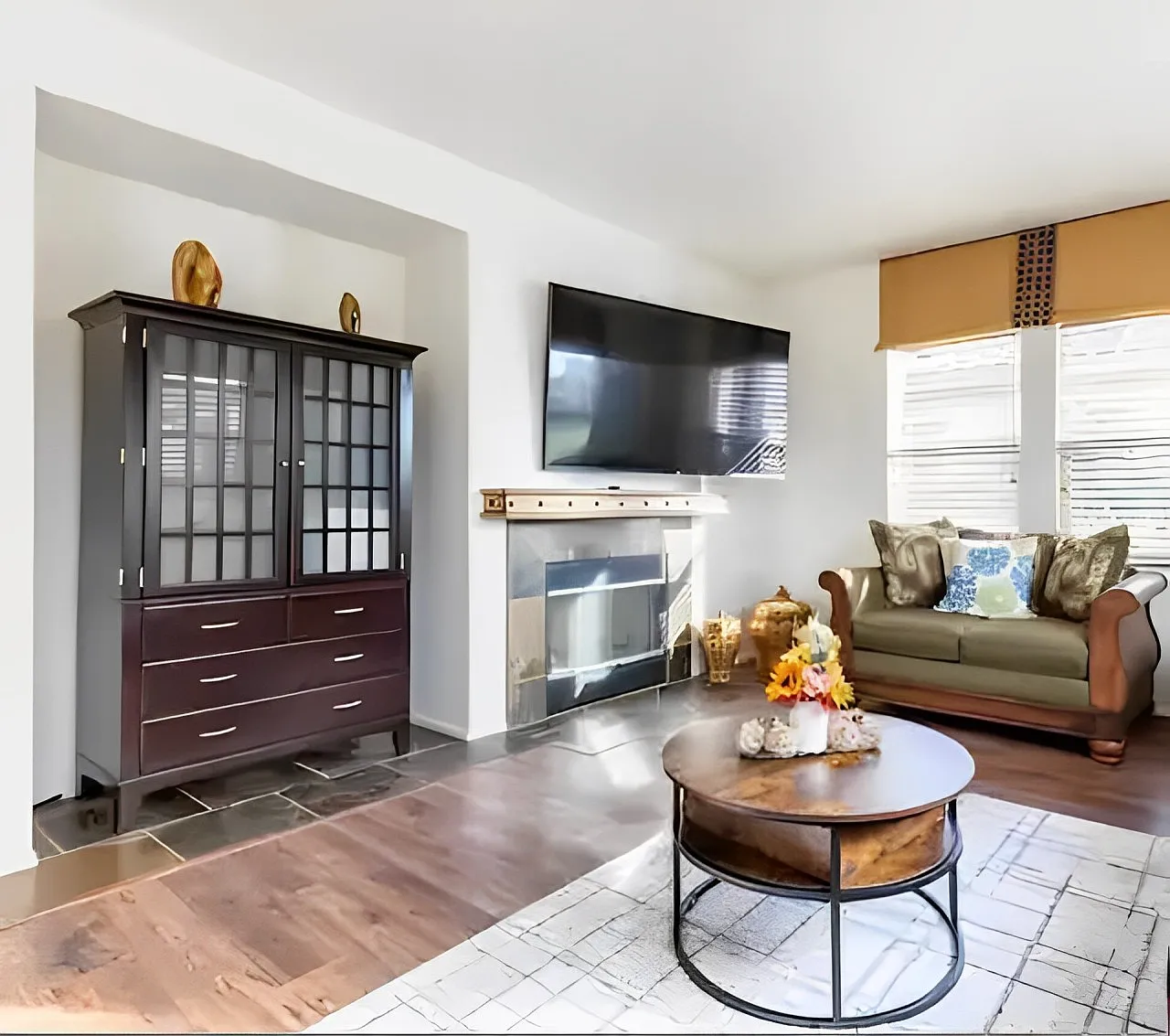 4 bed, $6,500 — Photo 3