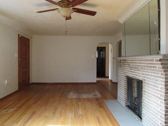 5th image of 1807 Harrison Ave