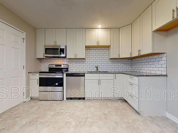3rd image of 1206 N Indian Ln